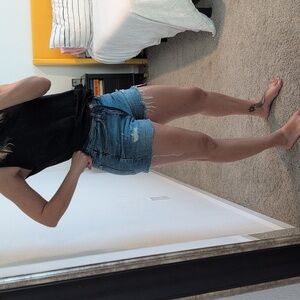 Old Navy High Rise Cutoff Shorts Medium Wash Size 6 Secret Smooth Pockets